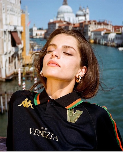 S’agit-il encore de foot ? C’est ainsi que Venezia FC 2022 a fait la promotion des vêtements de travail des footballeurs.
