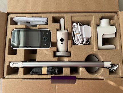 La ricca dotazione della videocamera mi arriva ben organizzata. Scarico il manuale d'uso sul mio smartphone tramite codice QR.