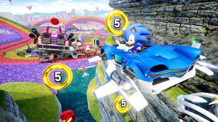 Sonic non si muove solo su strada, ma anche in acqua e in aria.