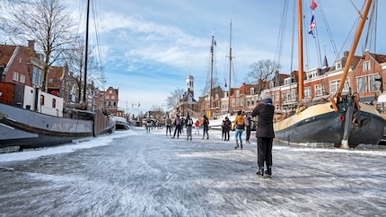 Si les canaux ont suffisamment de glace en hiver, les chances de participer à la course augmentent.