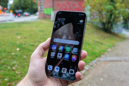 The display has become larger, but at least the frame is narrow.