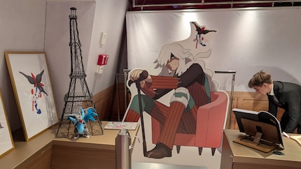 Les journalistes et influenceurs sont accueillis sur le lieu de l’événement dans un faux hôtel. L’hôtel s’inspire d’un lieu présent dans le jeu.