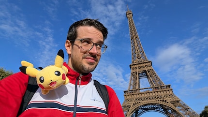 Quelques clichés avec mon mini-Pikachu juste avant l’événement.