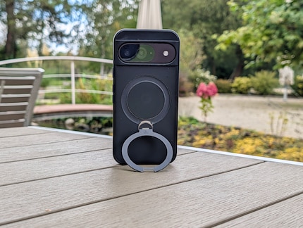I can set up the smartphone at any angle in portrait or landscape format.