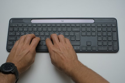 Sous ma fenêtre de toit, la K980 devrait avoir une batterie infinie sans problème.