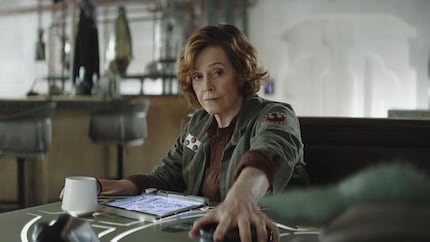 Même Sigourney Weaver ne peut rien changer au fait que l'aspect visuel de la bande-annonce crie à la série et non au cinéma.
