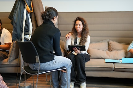 Les qualifications des candidates et candidats ont notamment été examinées lors d’entretiens individuels. Photo : Jop van Gastel.