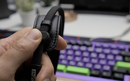 Das Headset lässt sich einfach verstellen.