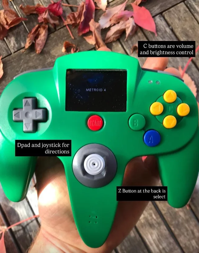 Alle Knöpfe bleiben erhalten, übernehmen aber neue Funktionen des Game Boy Micro.