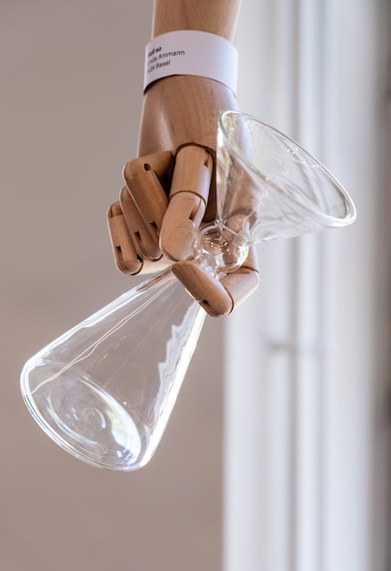 Questo set di bicchieri dal design inclusivo combina eleganza, usabilità ed ergonomia per l'uso quotidiano.