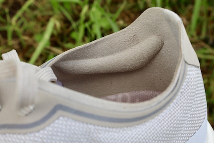 Die Polsterung gibt Halt und verhindert, dass Steinchen und Ästchen in den Schuh kommen.
