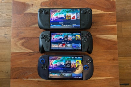Das Steam Deck (oben), der Rog Xbox Ally X (mittig) und das Lenovo Legion Go S (unten) sind ähnlich gross, aber nur das Steam Deck gibt es mit OLED-Display.