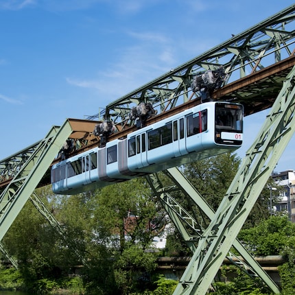 Le train suspendu de Wuppertal est en service depuis 1901 et reste à ce jour l'un des systèmes de transport les plus connus d'Allemagne.