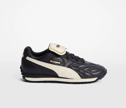 The King Avanti in Navy Blue/Warm White.