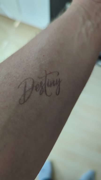 Da lagen die Tattoos noch gleich auf. Einmal das Ergebnis nach dem ersten Tag bei mir...