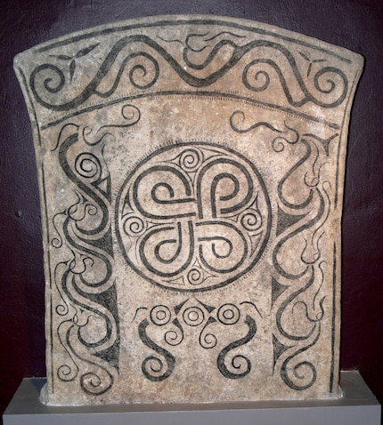 Bildstein mit Schleifenquadrat aus dem Fornsalen Museum Visby (Gotland).