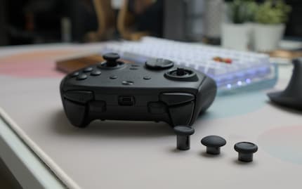 De sticks kunnen worden verwisseld.