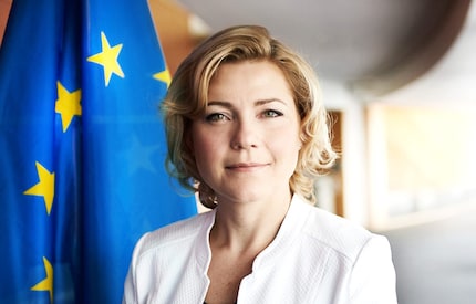 Vicevoorzitter Henna Virkunnen van de Commissie speelt een centrale rol bij de implementatie van het DNA.