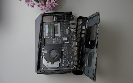 Zwar lassen sich nur RAM und SSD tauschen, dafür ist der Zugang zu ihnen leicht und werkzeuglos.