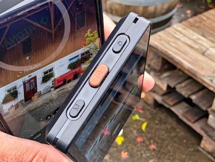 Mit dem roten Knopf kann ich ein Foto machen oder ein Video starten und stoppen.