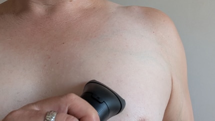 Der Folienscherkopf gleitet angenehm über die Haut.