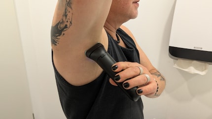 Auch unter den Achseln liefert er ein glattes Ergebnis und hinterlässt keine Rötungen.