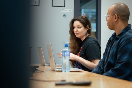 Die spannenden Begegnungen mit Menschen sehen beide als Highlight der Arbeit im Retail