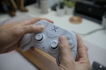 De Pro BFG Reloaded voelt verdomd goed in de handen.