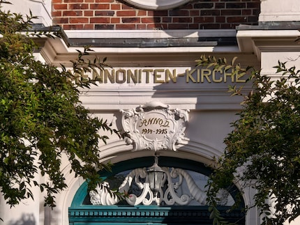 Die große Telekamera rückt Details in den Fokus.