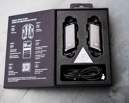 Mit dem VeloVox von Lazer kannst du auf dem Rad Musik hören, telefonieren und mit bis zu 29 anderen Bikern in deiner Gruppe während der Fahrt sprechen.