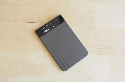 Sofort auf dem Display ersichtlich: Akkustand und Aufnahmemodus.