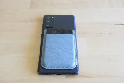 Ob Anruf oder Gespräch: Auf der Smartphone-Rückseite ist das Plaud immer zur Stelle.