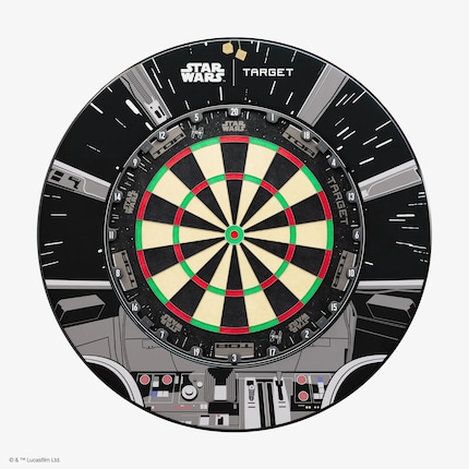 De Millennium Falcon Surround & TOR dartbord bundel maakt deel uit van de accessoires uit de collectie: een dartbord met een surround in de cockpit stijl van het legendarische ruimteschip.