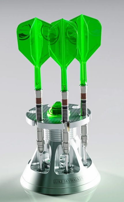 De Luke Skywalker Lightsaber First Edition weerspiegelt het groene lichtzwaard van de Jedi: met zilveren lopen, groene flights en een bijpassende displaystandaard voor verzamelaars.