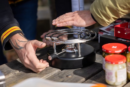Eronder hoort een bijpassende gasrechaud.