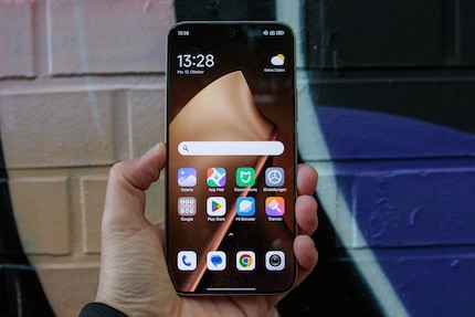 Het beeldscherm is groter geworden en verliest iets van zijn piekhelderheid.