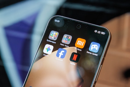 De vele voorgeïnstalleerde apps blijven lastig.