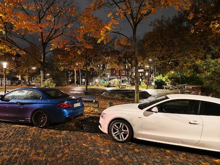 De hoofdcamera heeft een betere beeldkwaliteit in het donker, maar een minder aantrekkelijke beeldsectie.