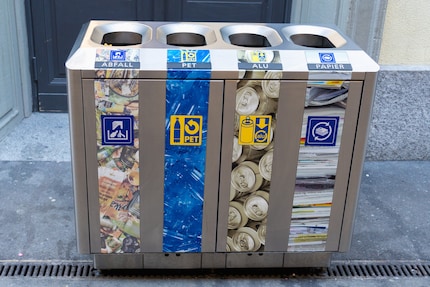 PET-Flaschen werden in der Schweiz zu über 80 Prozent gesammelt und rezykliert, auch dank fast überall sichtbarer und verfügbarer Einwurfmöglichkeiten wie dieser hier.