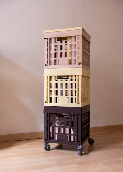 Durch die neue Form, die matten Farben und praktischen Wheels werden die Cubes zum Rollcontainer.