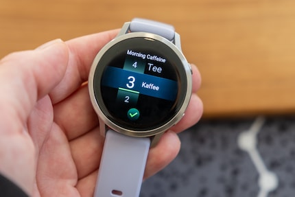 Ich trage meinen Koffeinkonsum täglich ein, um die Auswirkungen auf meinen Schlaf zu ermitteln.