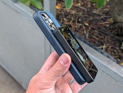 Die Magnete sind praktisch, das Gehäuse aber etwas zu gross fürs normale iPhone.