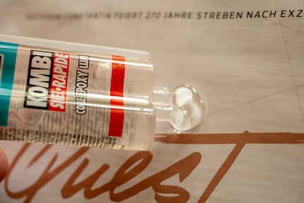 In fünf bis zehn Minuten sollte die Mischung hart sein.