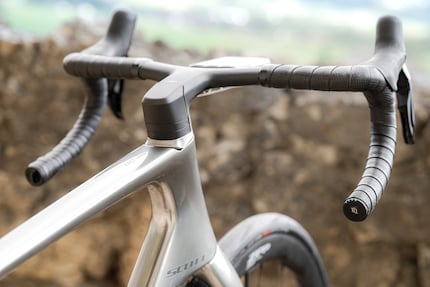 Design en avant/technique en arrière : le cockpit du Fastlane.