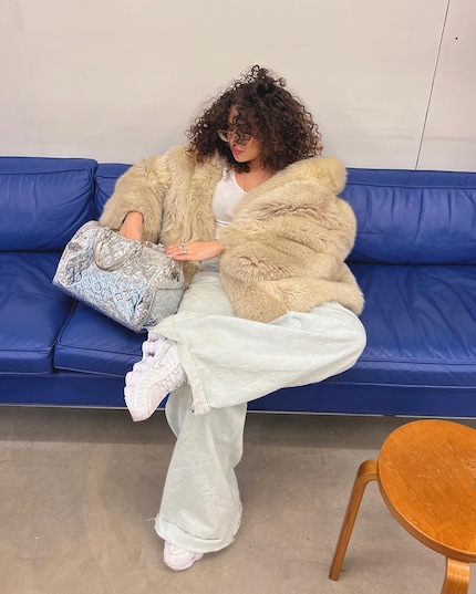 The Shox TL goes well with wide trousers thanks to its pointed toe section.