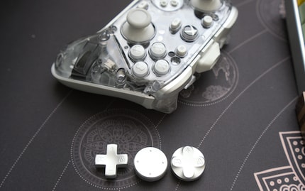 Drei verschiedene Steuerkreuze liegen bei.