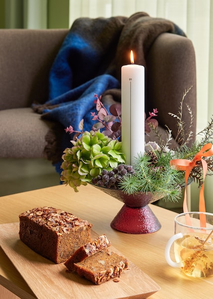 Auch solo stark: eine bewusst inszenierte Kalenderkerze.