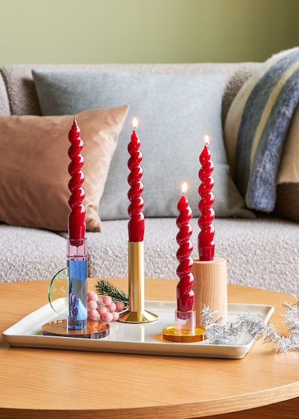 Spiralkerzen, Farbverläufe oder glänzende Schichten sorgen dafür, dass dein Kranz garantiert nicht langweilig wird.