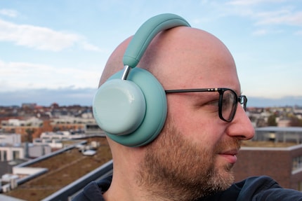 Ik luister graag naar muziek en podcasts met de CMF Headphone Pro.