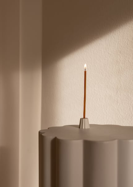 Opferkerzen verbinden Tradition, Glauben und zeitloses Design.